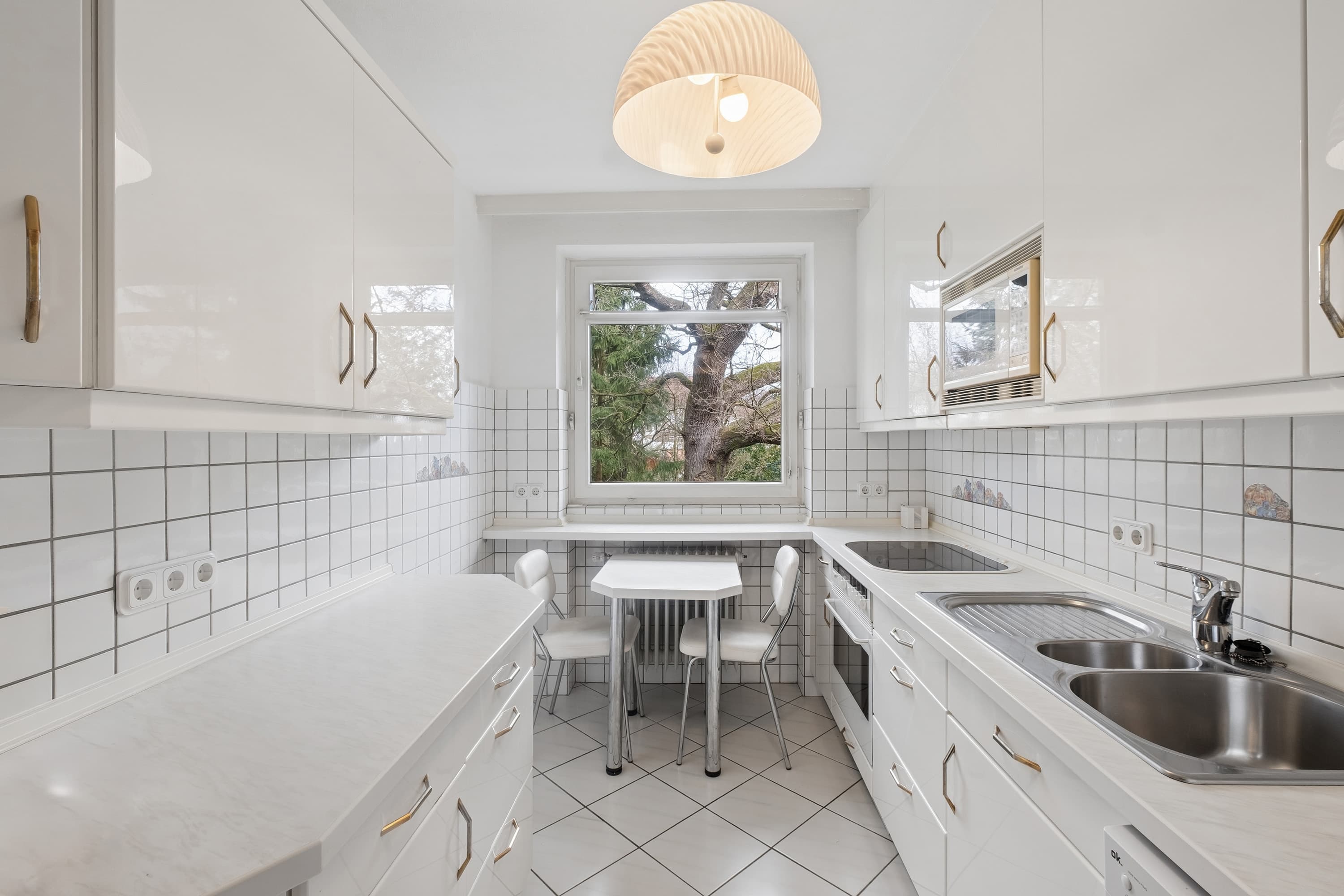 Fassade und Zugangssituation